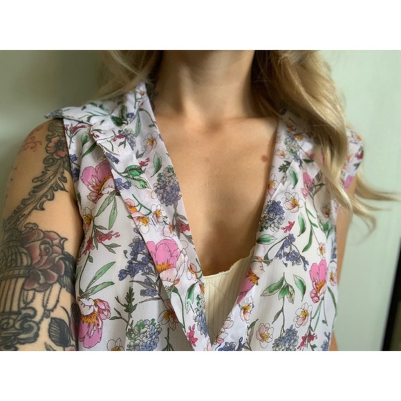 COPY - Size 4, H&M, white and floral sleeveless blouse - Picture 12 of 13